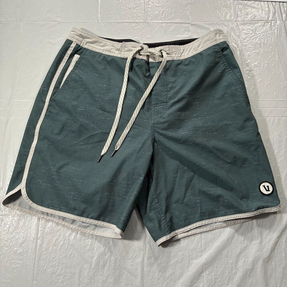 Men’s Vuori Cruise Board Shorts Green White Trim V314 Size 32 EUC 7" inseam - Picture 1 of 10